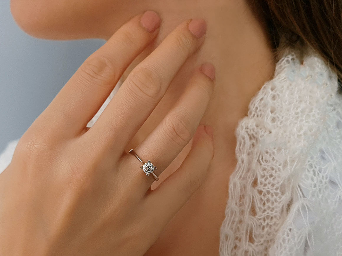 Bague solitaire en or blanc 18 carats avec diamant de 0,50 carat