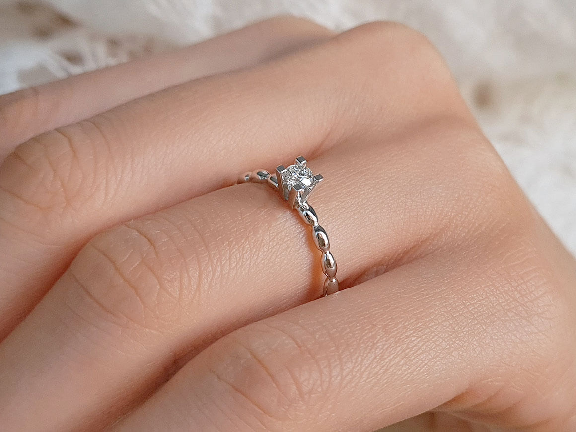 0.18 carat diamond solitaire ring in 18 carat white gold