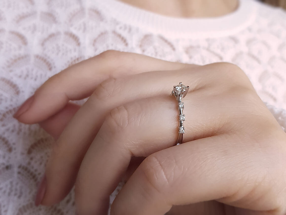 Total 0.33 carat diamond solitaire ring