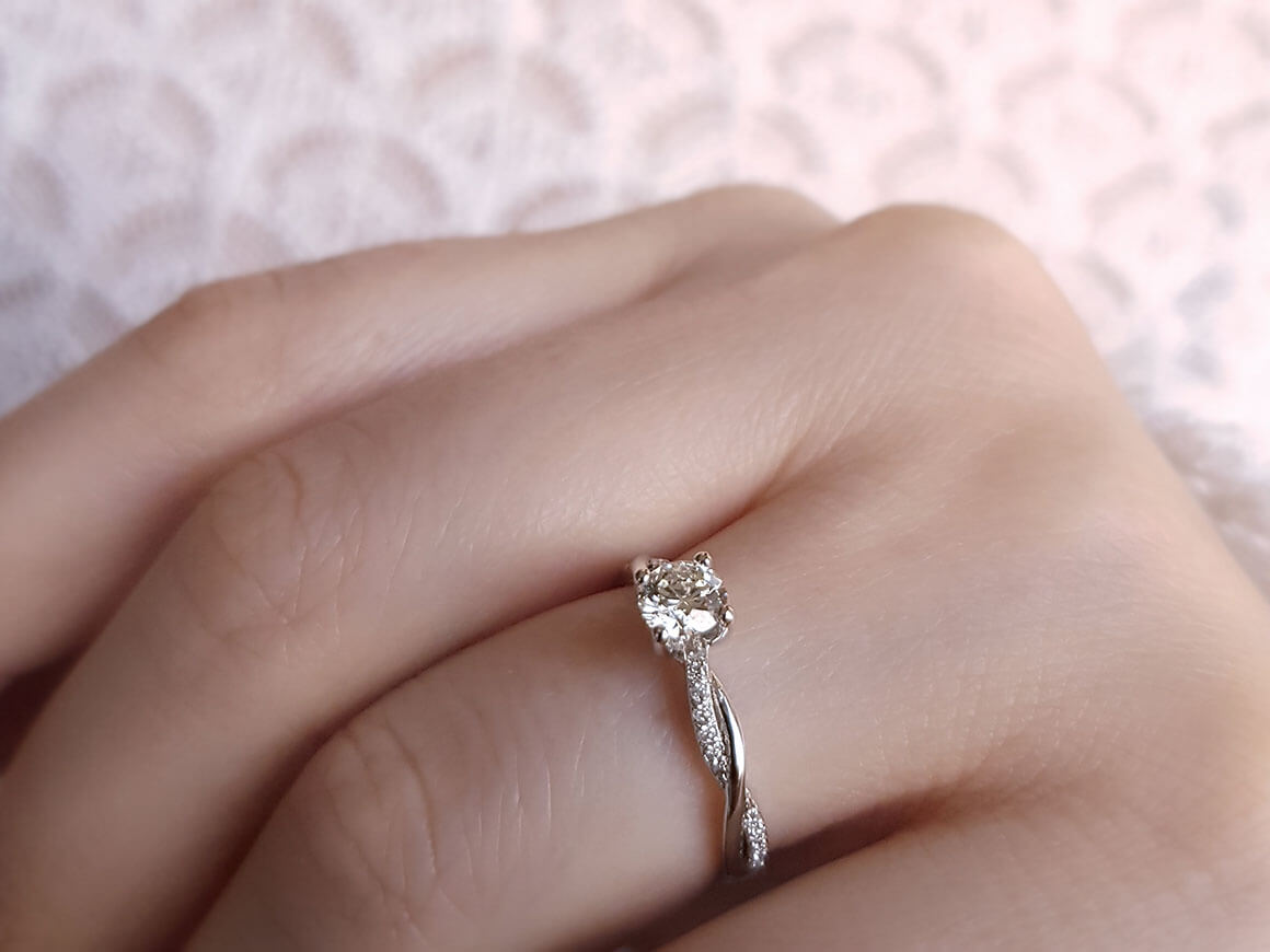 Total 0.48 carat diamond solitaire ring