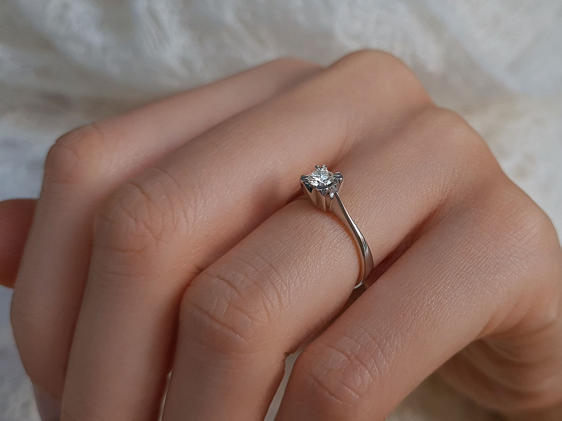 0.22 Carat Diamond Solitaire Ring in 18K