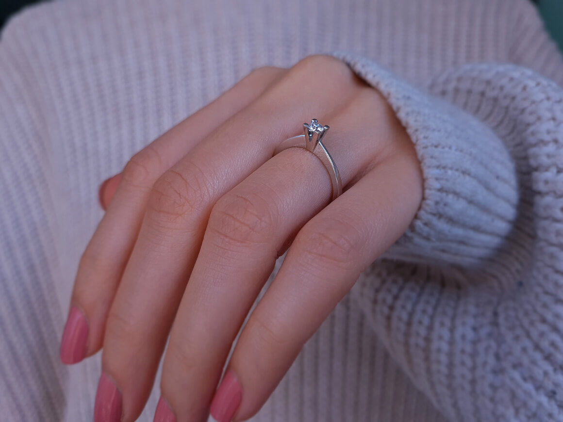 Bague solitaire en diamant de 0,18 carat en 18 carats