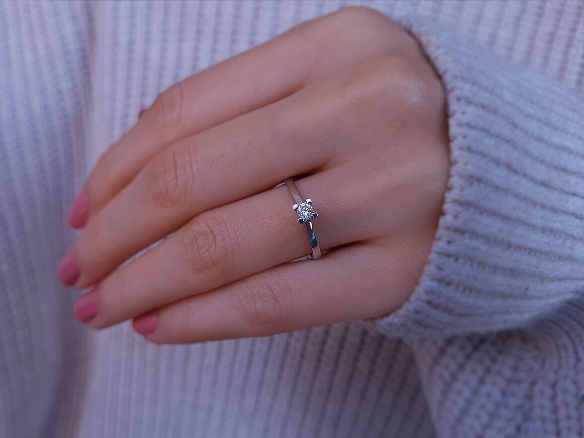 Bague solitaire en diamant de 0,15 carat en or 18 carats