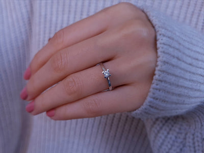 Bague solitaire en diamant de 0,15 carat en or 18 carats