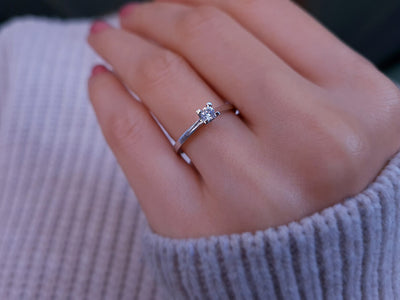 Bague solitaire en diamant de 0,15 carat en or 18 carats