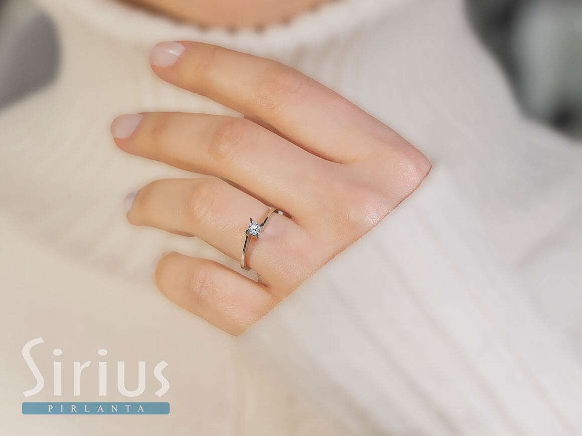 Bague solitaire en diamant de 0,19 carat
