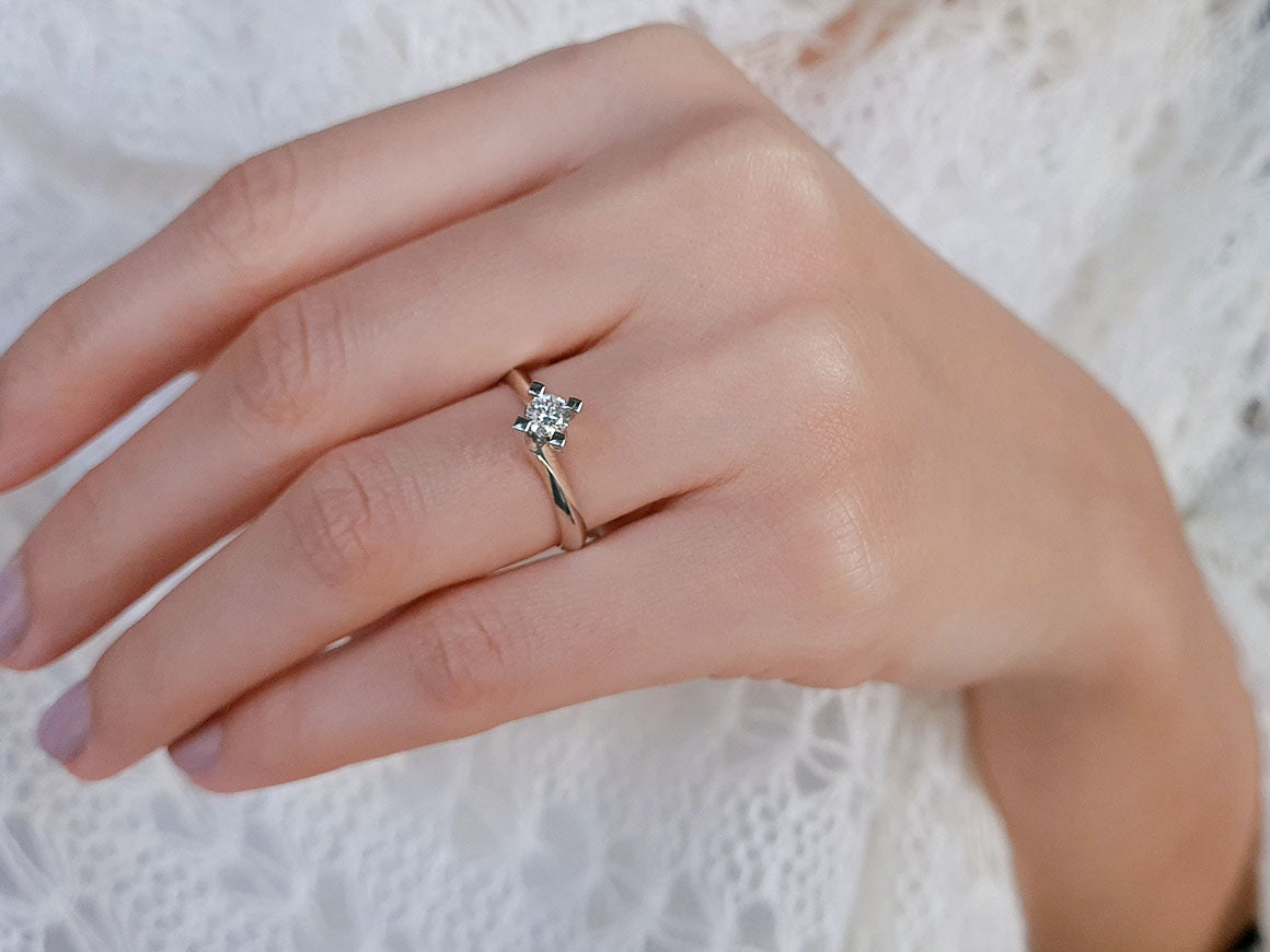 0.30 carat diamond solitaire ring in 18 K
