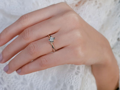 0.30 carat diamond solitaire ring in 18 K