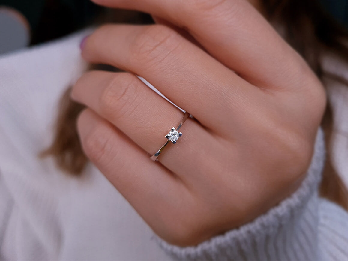 Bague solitaire en diamant de 0,09 carat