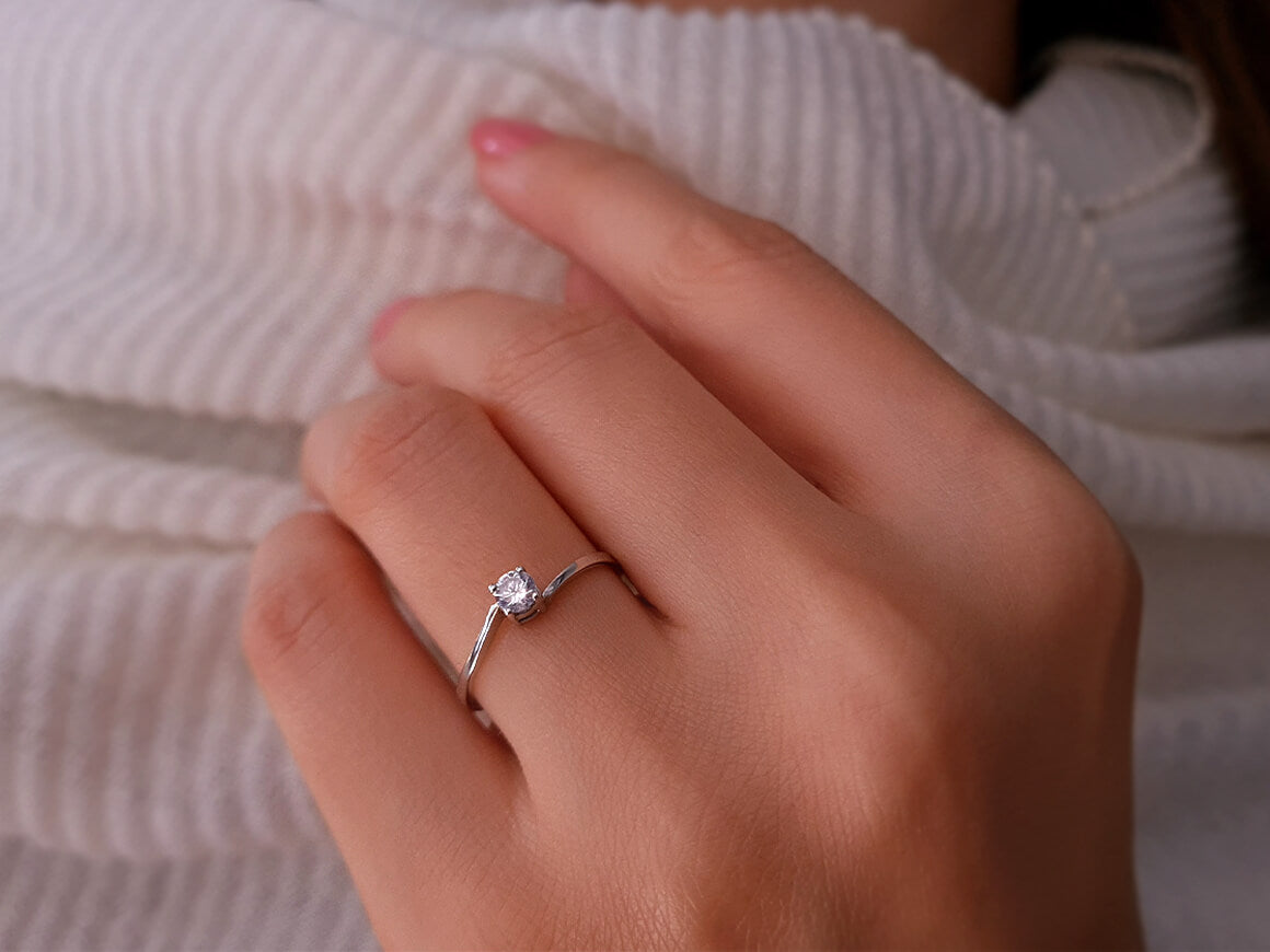 Bague solitaire en diamant de 0,14 carat