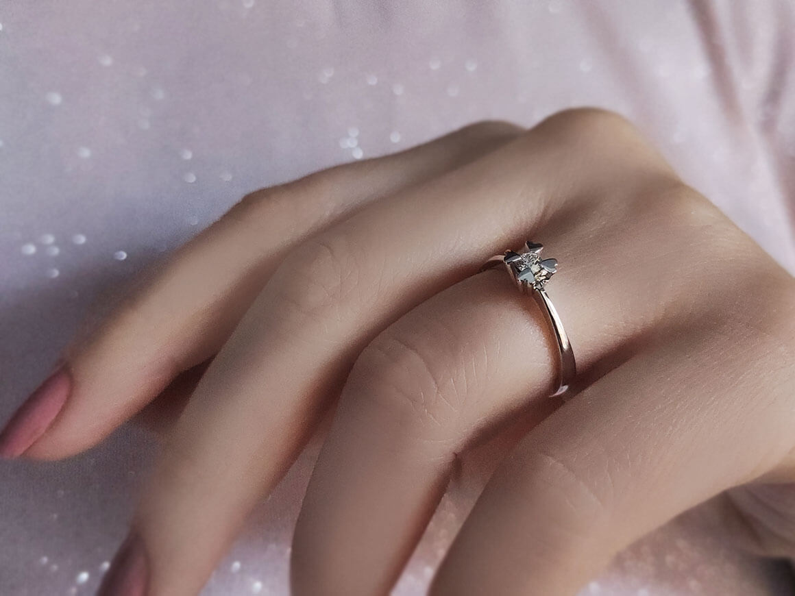 Bague solitaire en diamant de 0,12 carat en 18 carats
