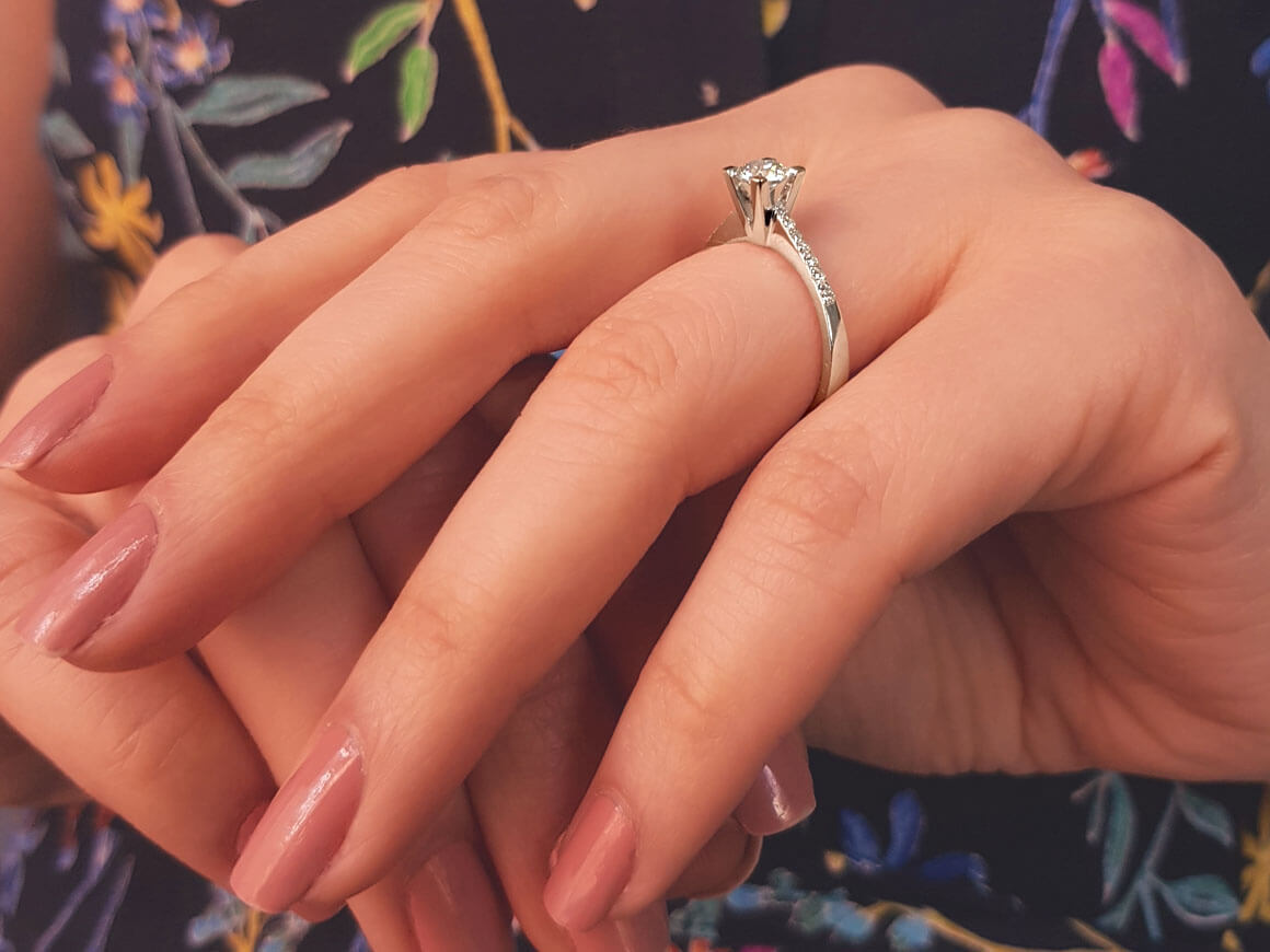 Bague solitaire en diamant de 0,64 carat au total