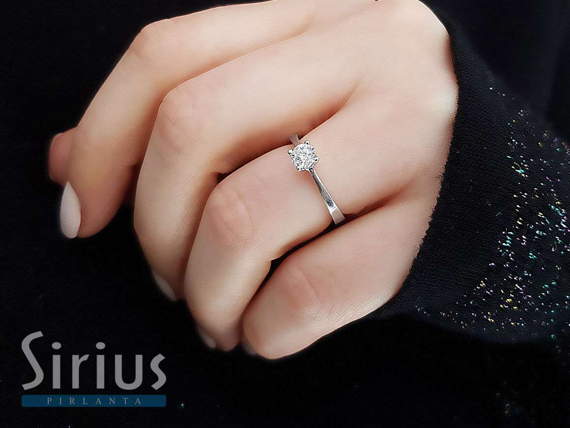 Bague solitaire en diamant de 0,30 carat de couleur E