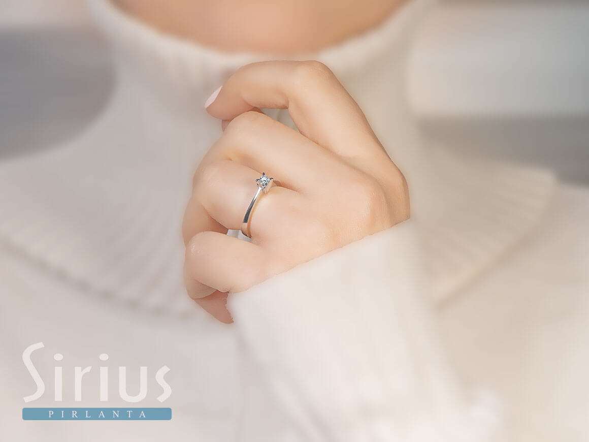 G Color 0.15 Carat Diamond Solitaire Ring