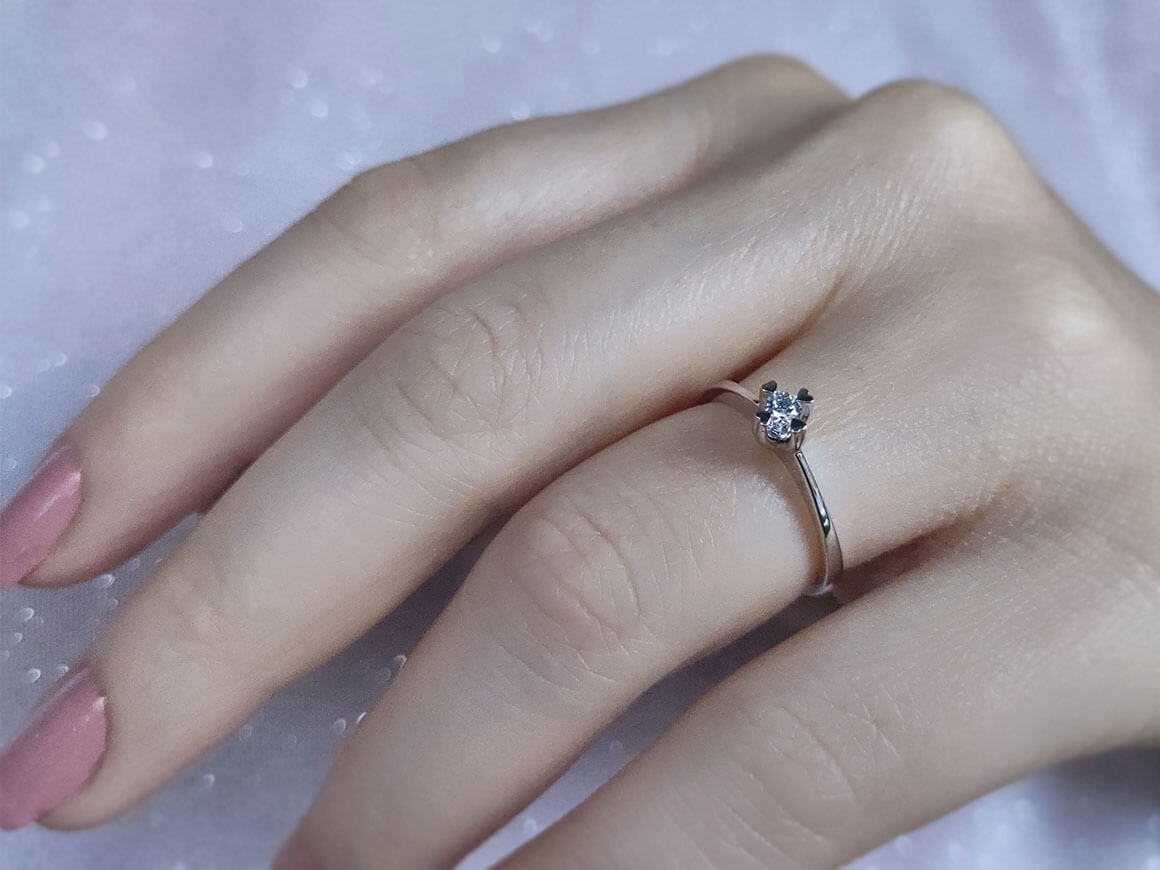 Bague solitaire en diamant de 0,09 carat