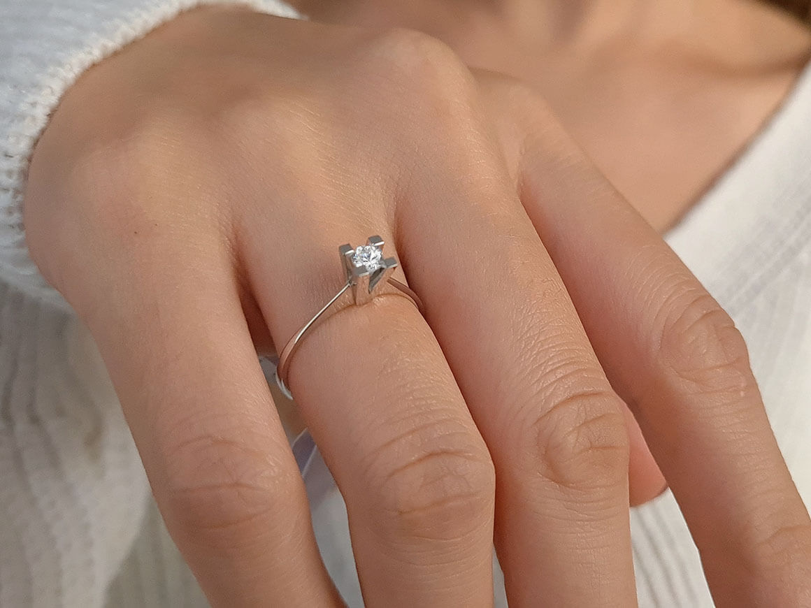 F color 0.20 carat diamond solitaire ring