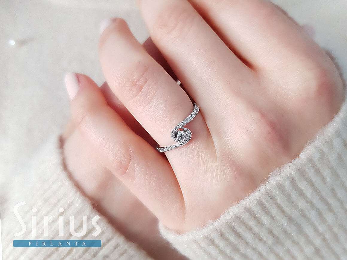 Bague solitaire en diamant de 0,35 carat de couleur F