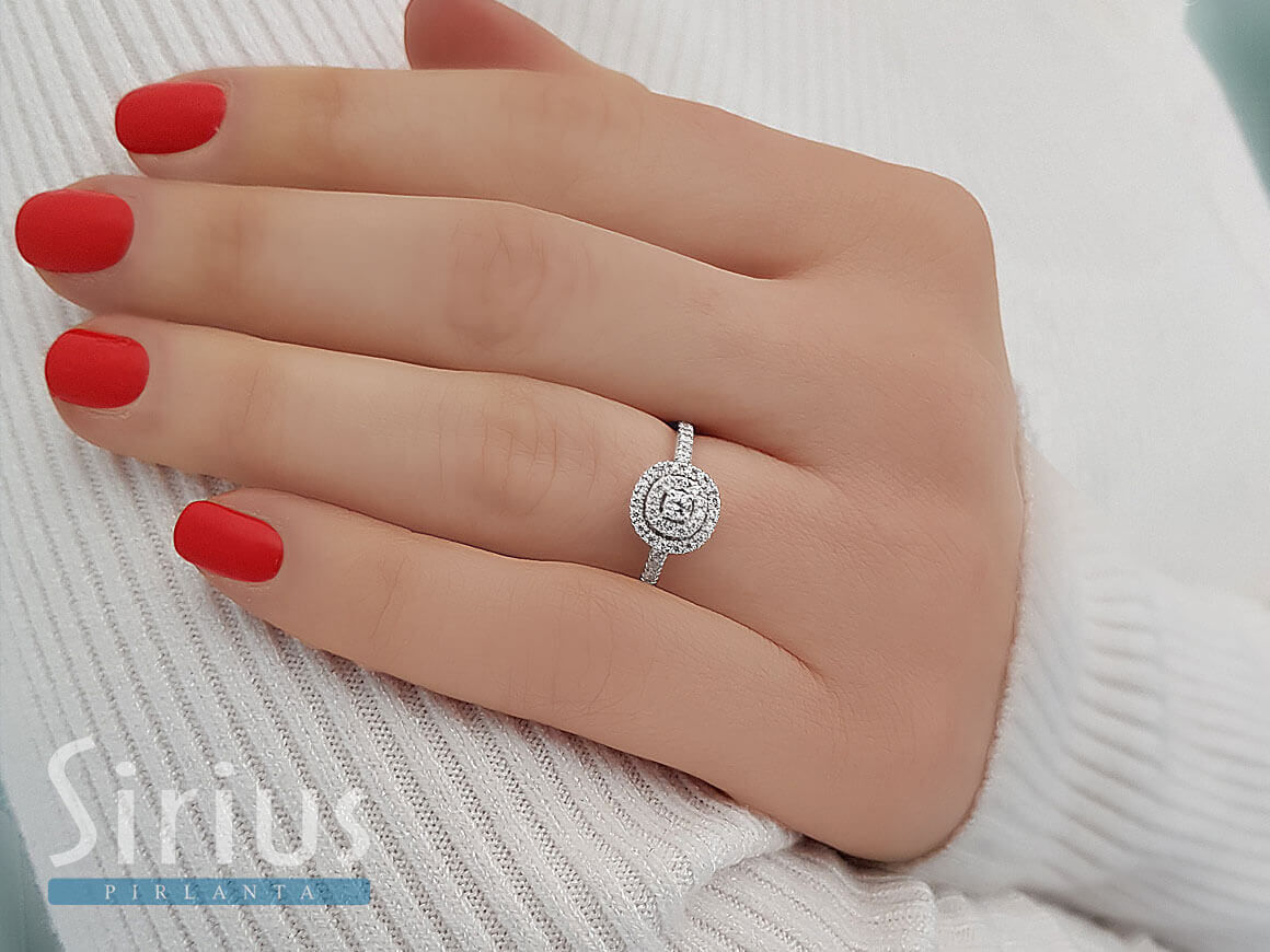 Bague solitaire en or blanc 14 carats avec diamant de 0,43 ct