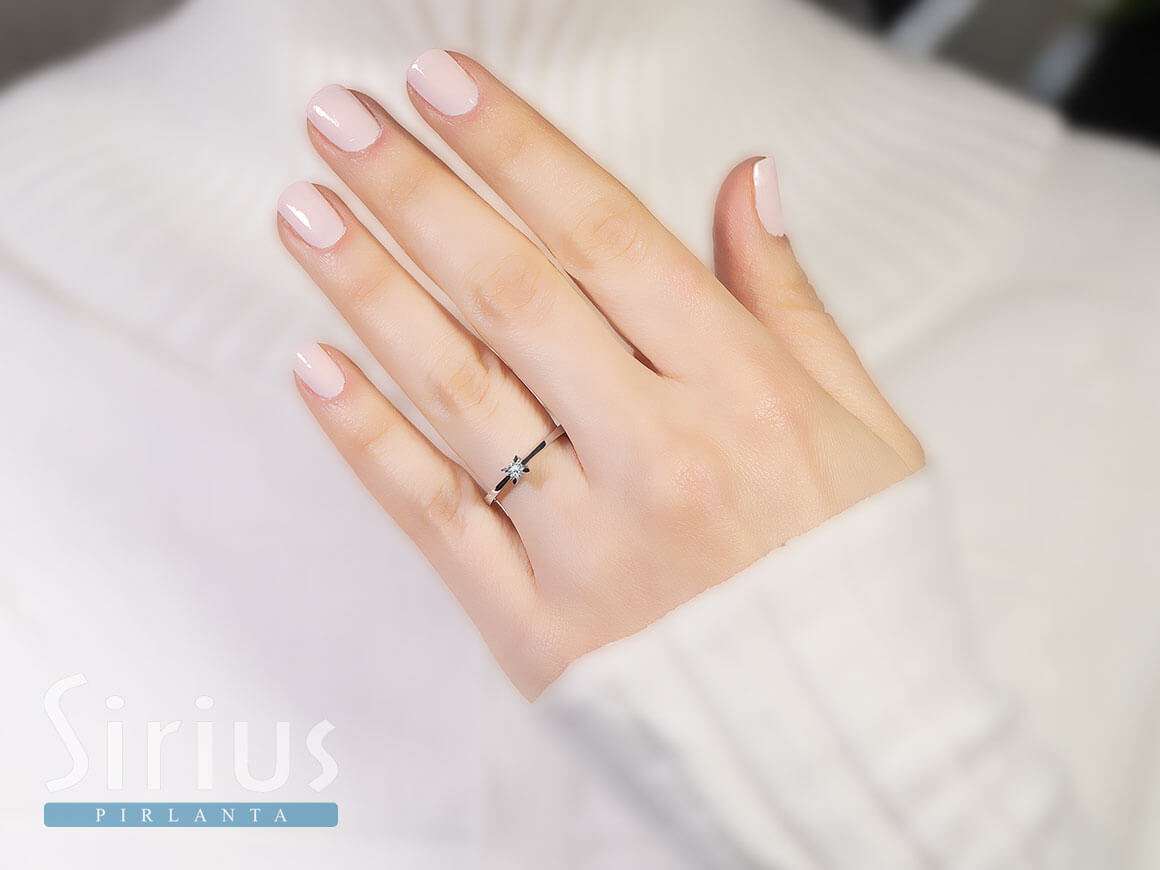 Bague solitaire en diamant de 0,10 carat de couleur E