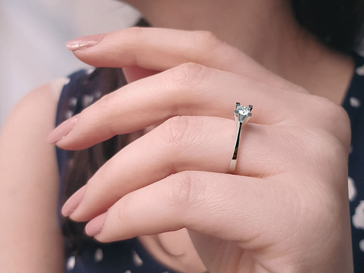 Bague solitaire en diamant couleur D de 0,24 carat