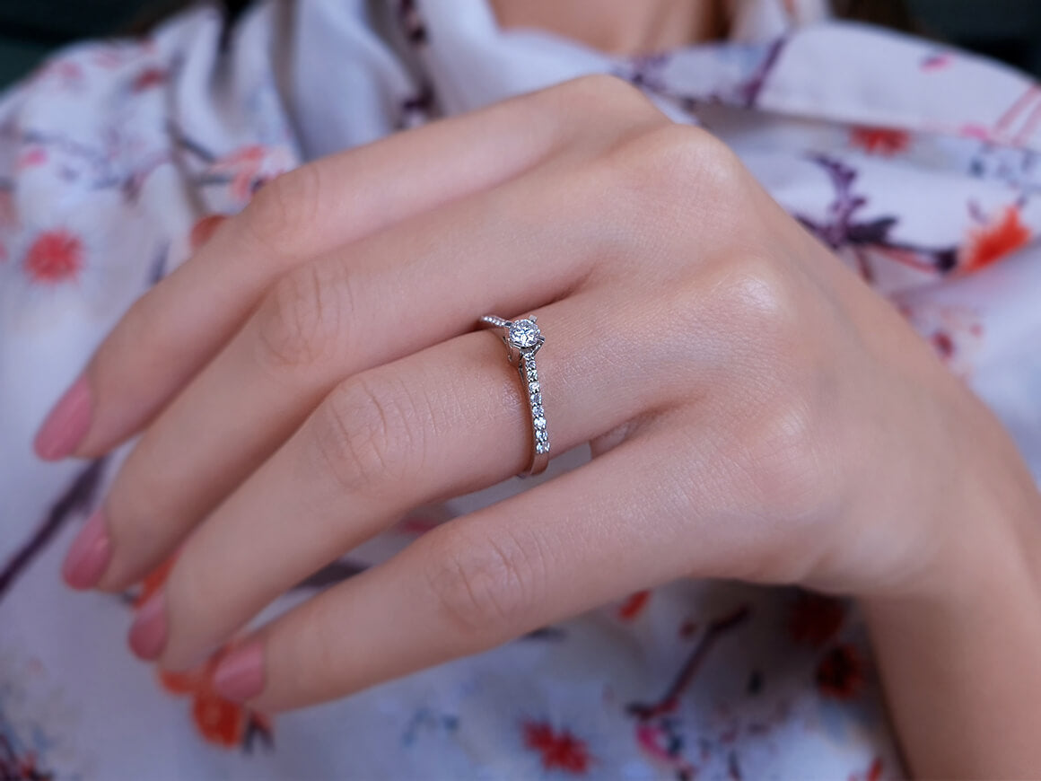 Bague solitaire en diamant de 0,32 carat au total en 18 carats