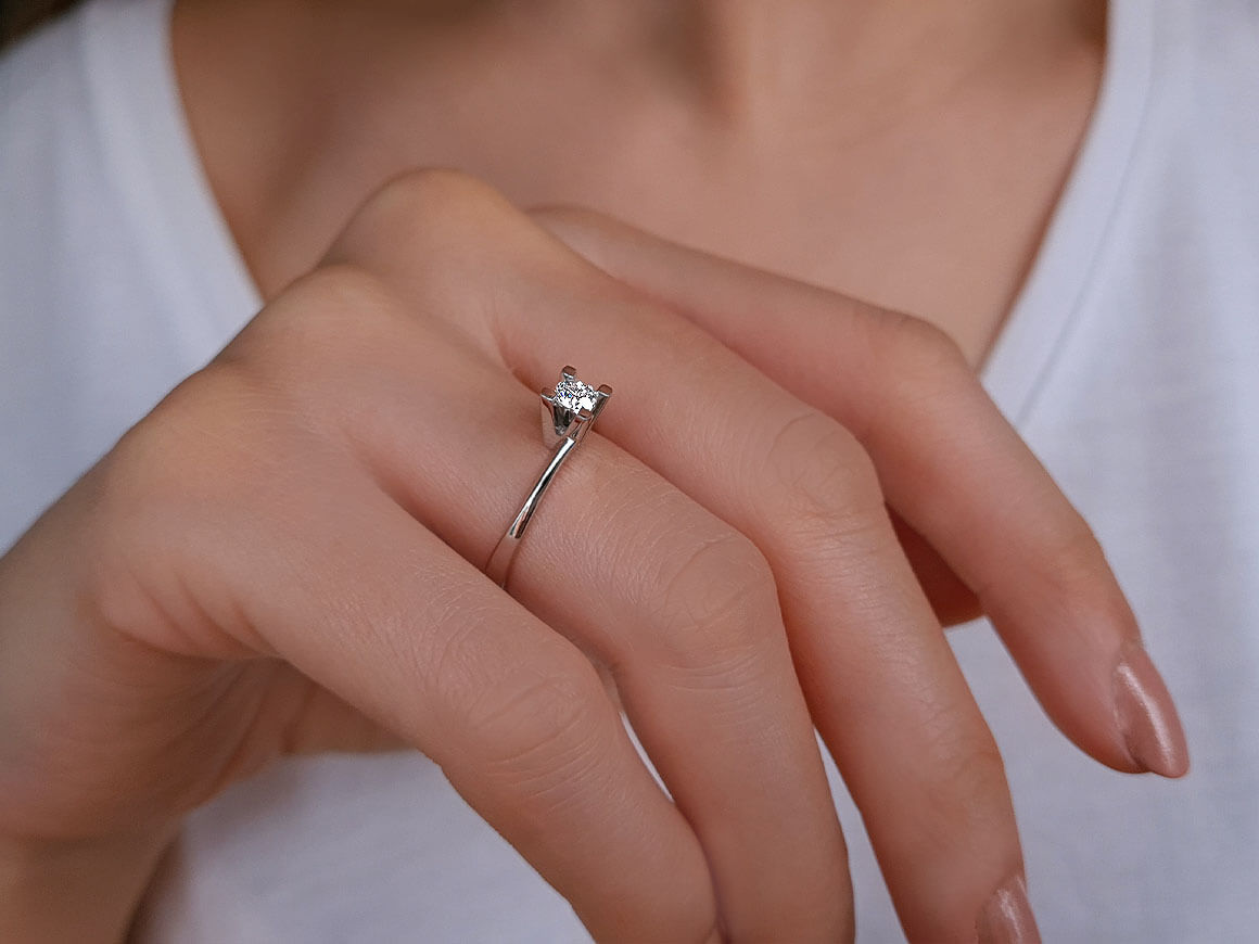 F Color 0.31 Carat Diamond Solitaire Ring
