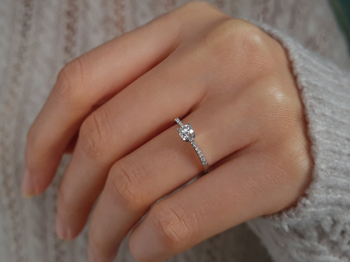 Bague solitaire en diamant de 0,38 carat au total