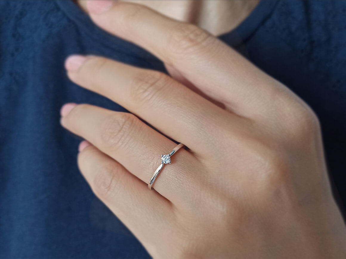 Bague solitaire en diamant de 0,10 carat 