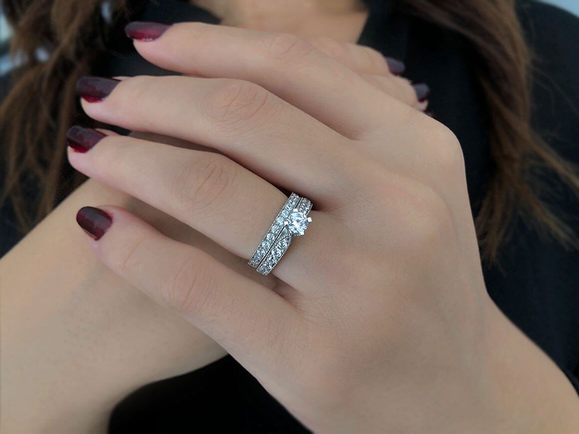 Insgesamt 1,77 Karat Diamant Solitaire Ring und Allianz