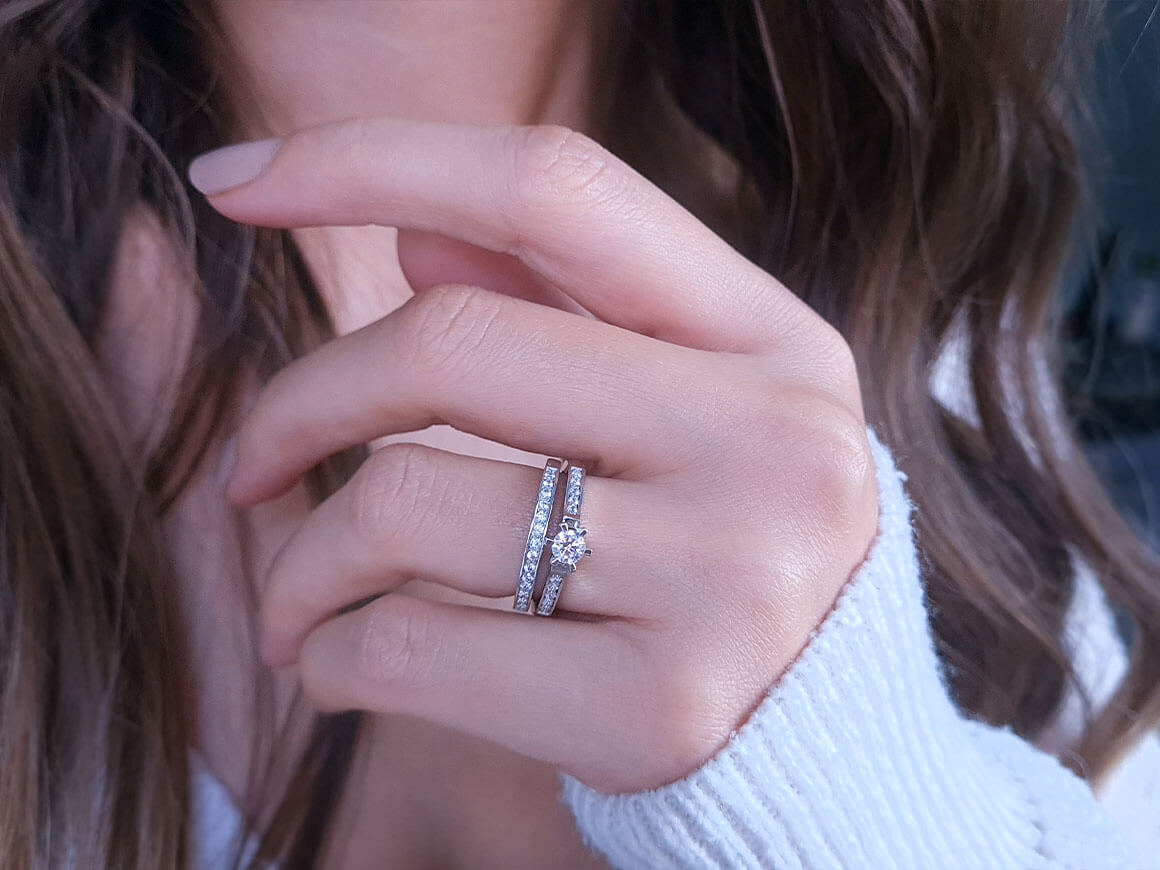 Insgesamt 0,46 Karat Diamant Solitär Ring und Allianz