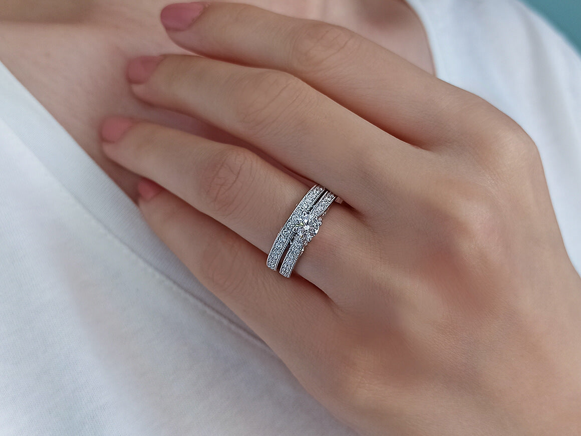 Insgesamt 1,04 Karat Diamant Solitär Ring und Allianz