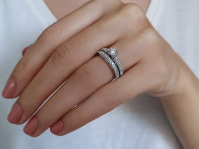 Total 1.04 carat diamond solitaire ring and alliance