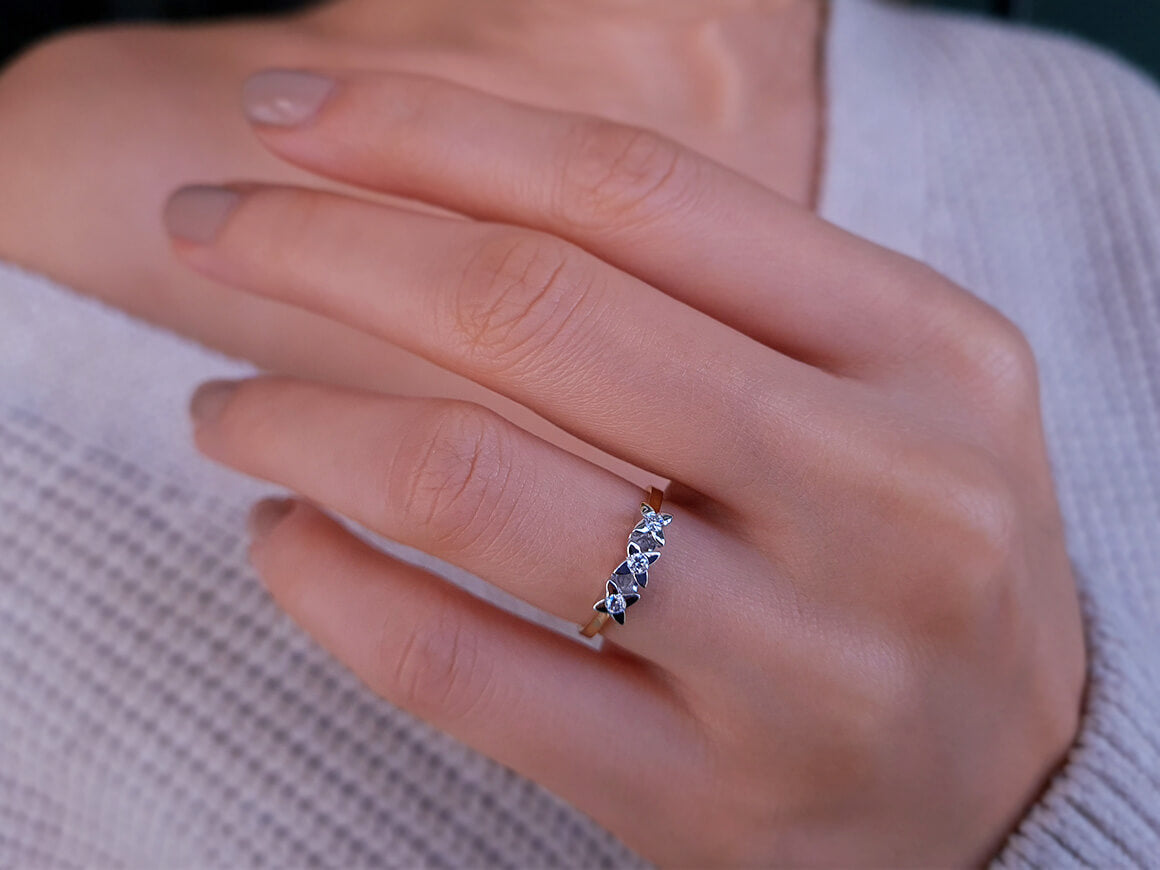 Bague trio de diamants de 0,11 carat en or jaune et blanc 8 carats