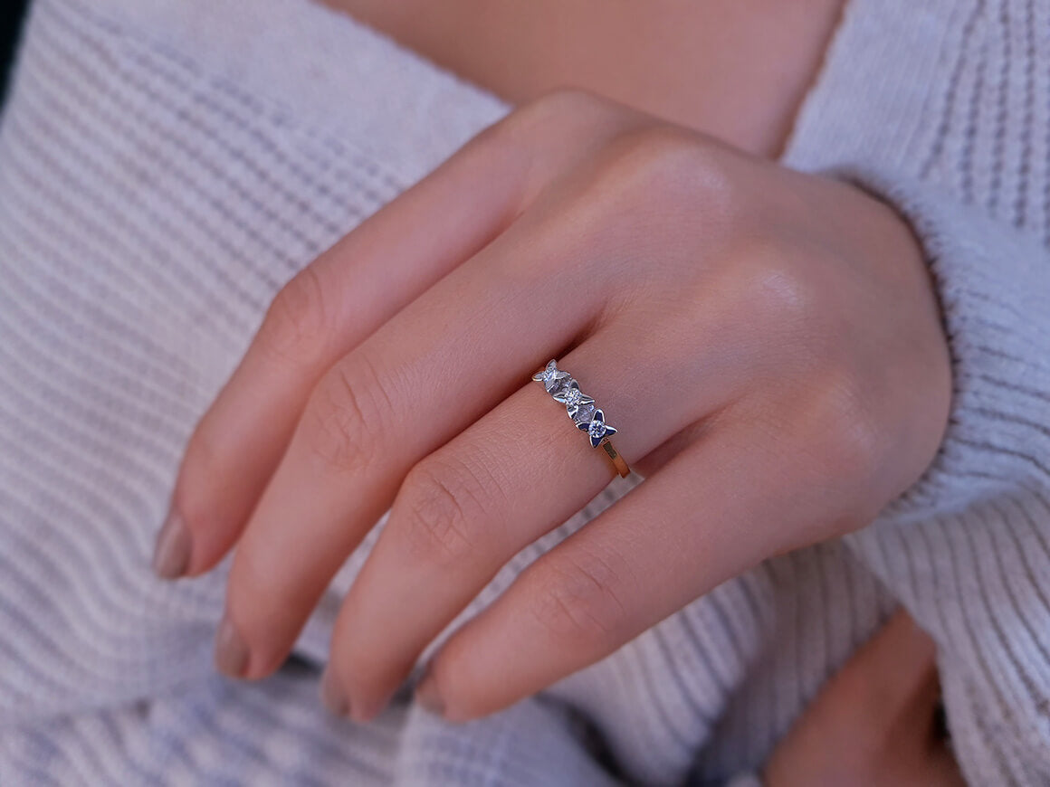 Bague trio de diamants de 0,11 carat en or jaune et blanc 8 carats
