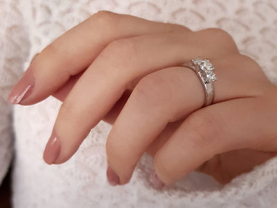 Bague trio de diamants de 0,75 carat en or blanc 14 carats