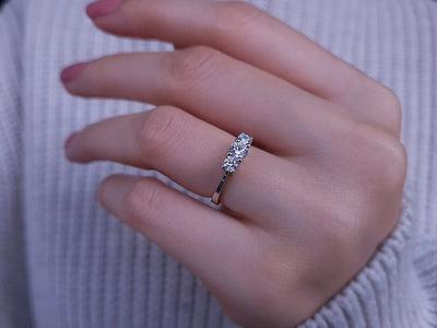 Bague trio de diamants de 0,57 carat en or blanc 18 carats