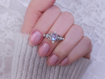 Principessa ring with diamonds and moonstone