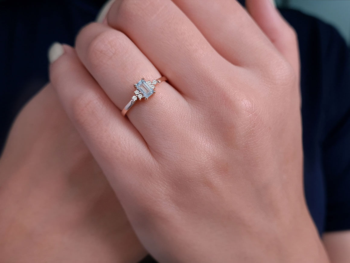 Diamond and baguette cut aquamarine ring in 14 carat red gold