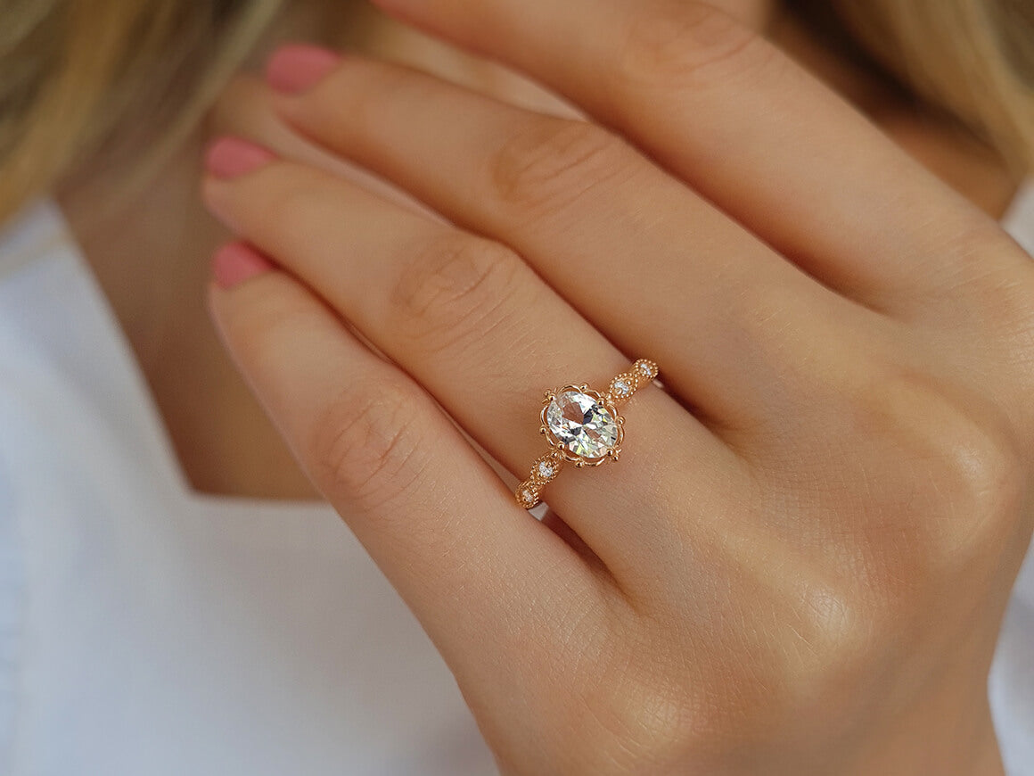 Bague au henné avec diamant et saphir blanc ovale 