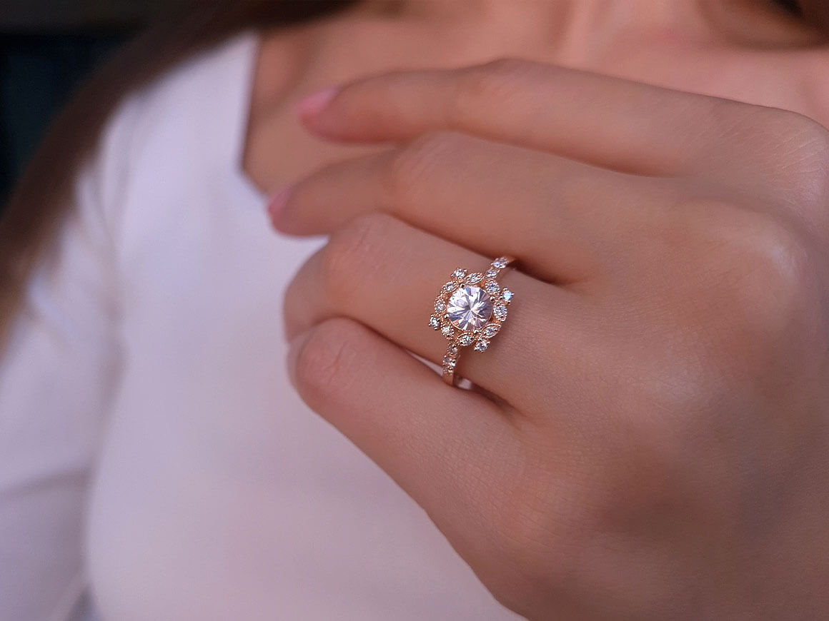 Bague Zekhara en diamant et saphir blanc