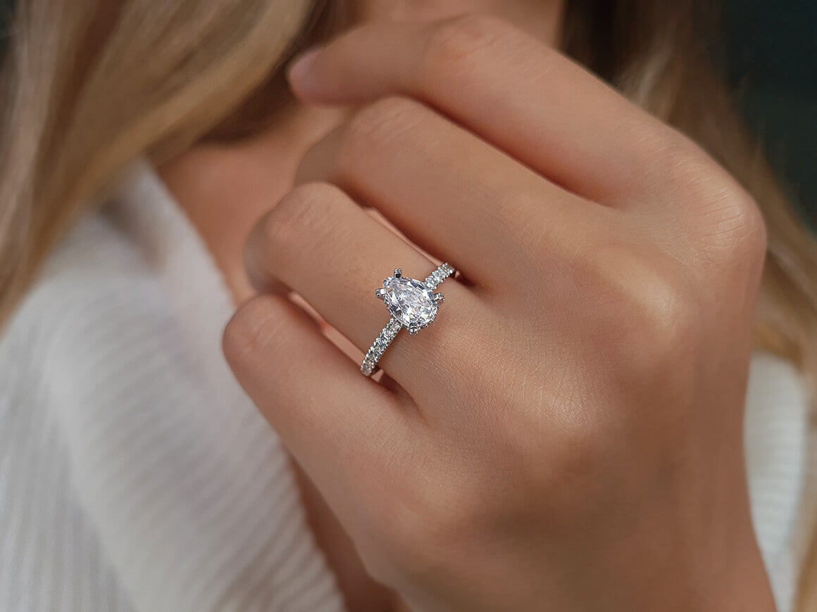 Bague Venus Gala en diamant et saphir blanc en forme de goutte 
