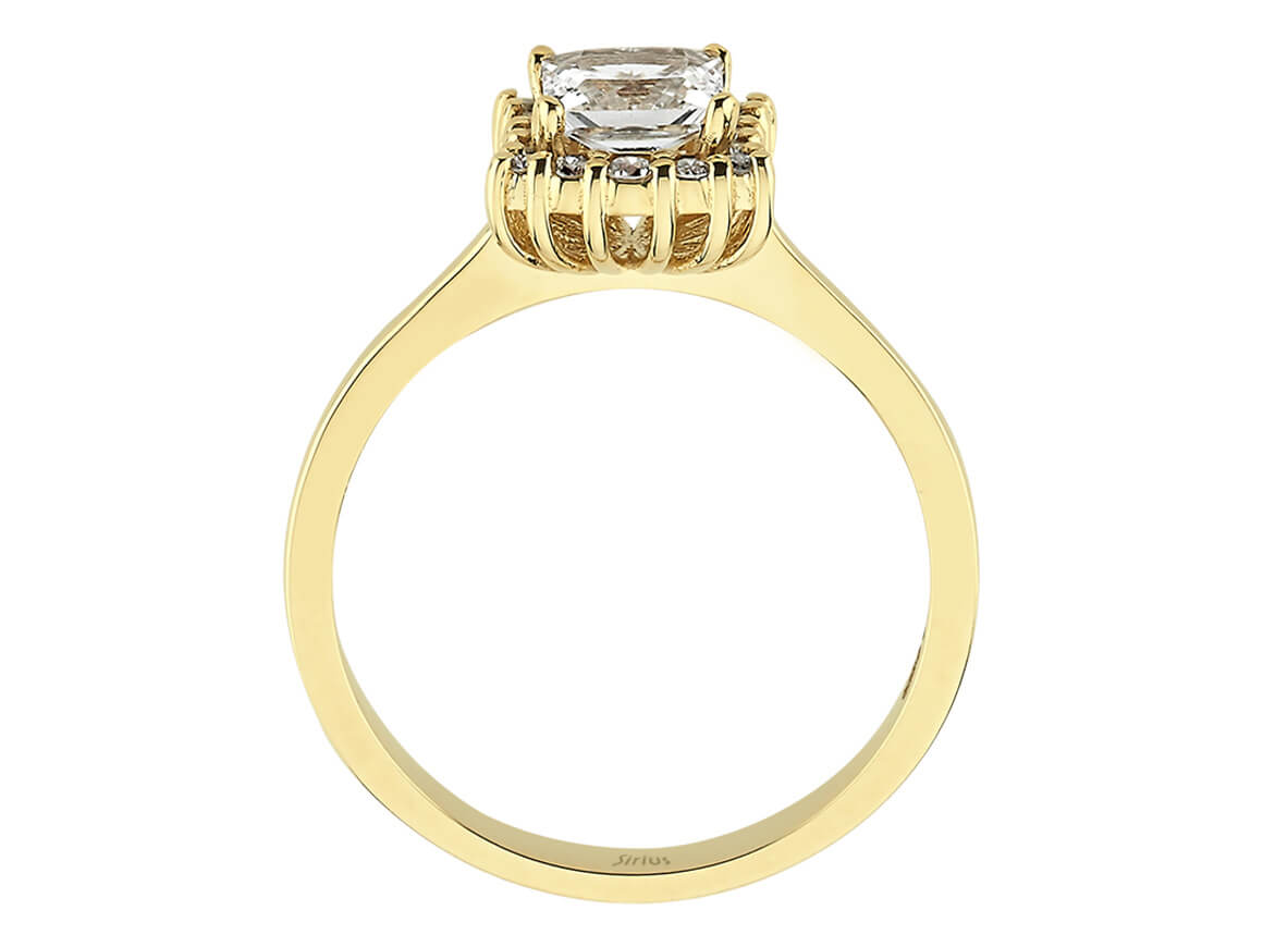 Yellow gold ring with diamond and white topaz