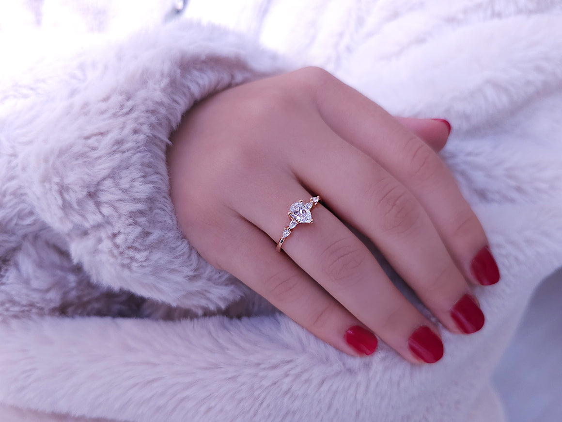 Ring with diamonds and white topaz