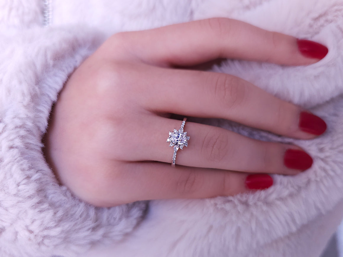 Ring with diamonds and white topaz