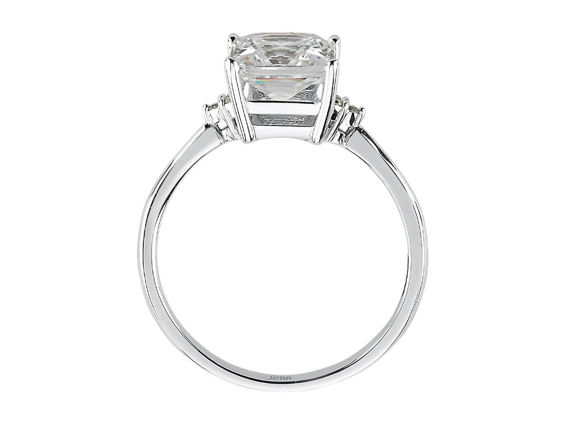 Ring with diamond and white topaz in white gold
