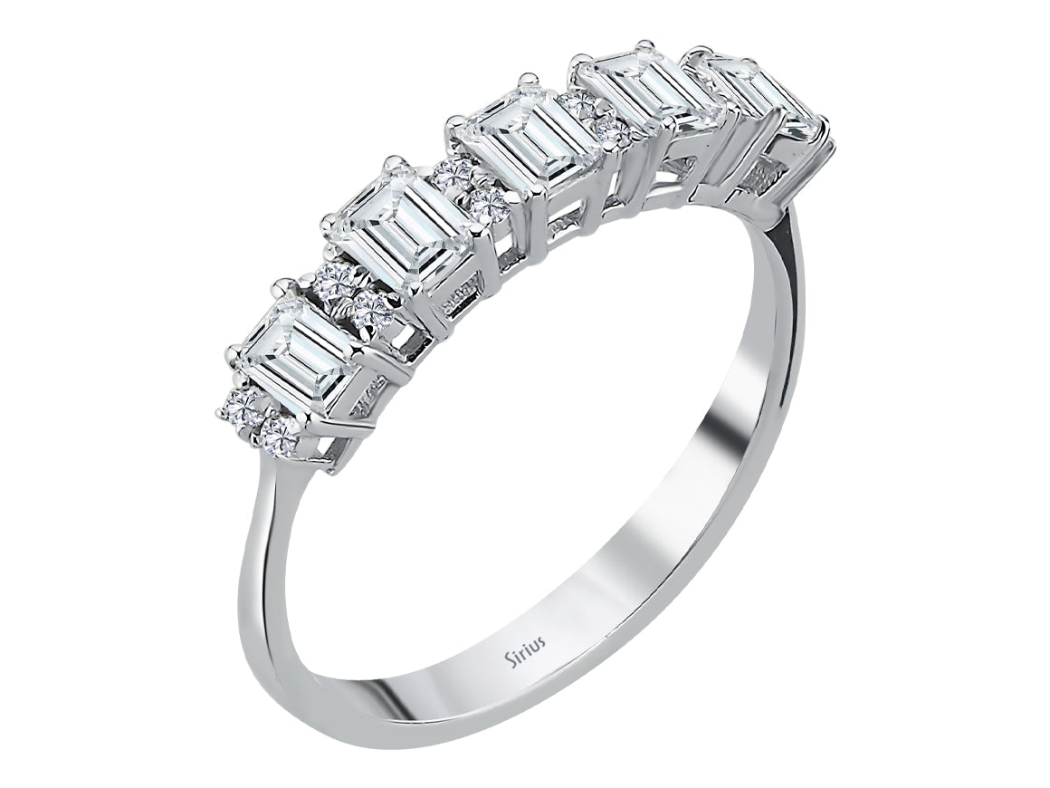Ring mit Diamanten und weißen Topasen - handgefertigter Diamantschmuck aus Feingold | Sirius Diamant