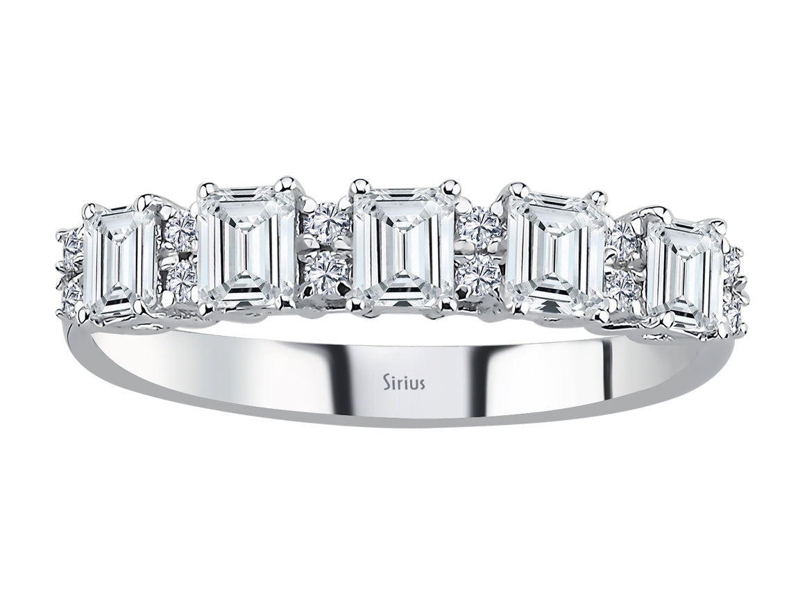 Ring mit Diamanten und weißen Topasen - handgefertigter Diamantschmuck aus Feingold | Sirius Diamant