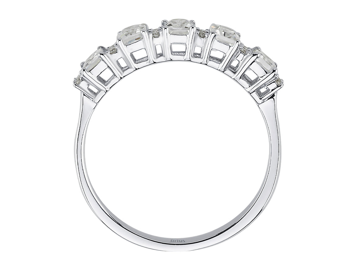 Ring mit Diamanten und weißen Topasen - handgefertigter Diamantschmuck aus Feingold | Sirius Diamant