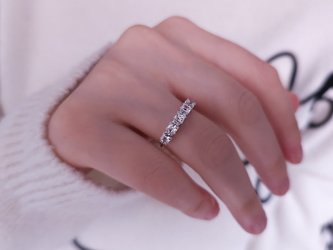 Silvia ring with diamonds and white topazes