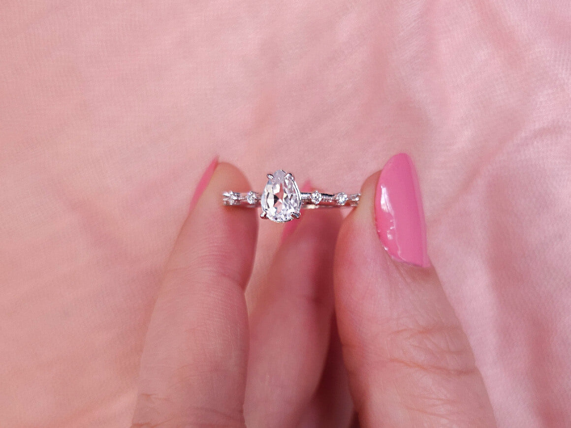 Sofia ring with diamonds and white topaz